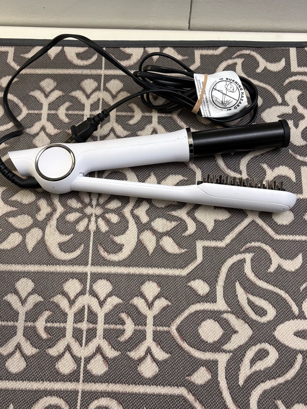 InStyler White Hair Straightener/Culer with Built-In Brush Rotating